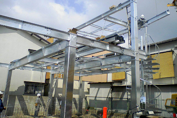 秋雨來臨長(zhǎng)春鋼結(jié)構(gòu)工程施工采取哪些防護(hù)措施